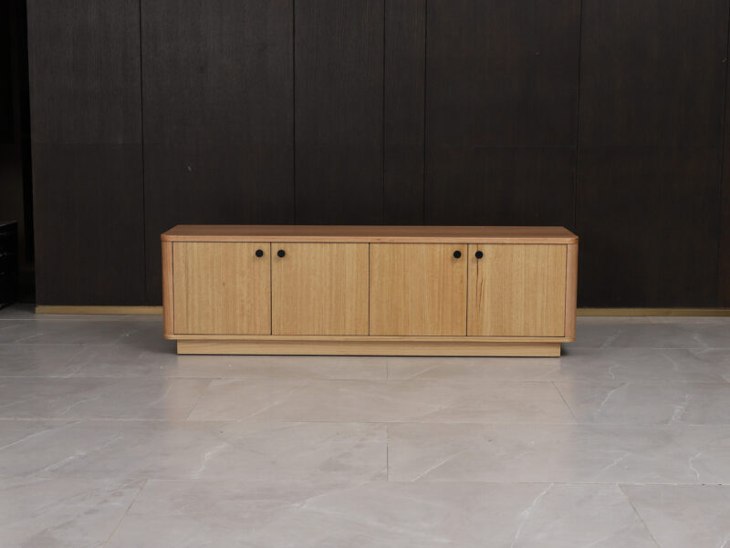 PALM COVE TV UNIT | Solid TAS Oak 1600