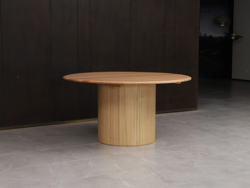 ULURU ROUND DINING TABLE | Solid TAS Oak & Veneer D1350