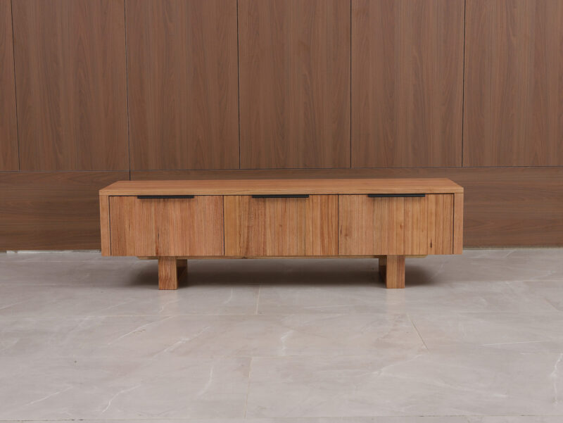PINNACLES TV UNIT | Solid TAS Oak 1600